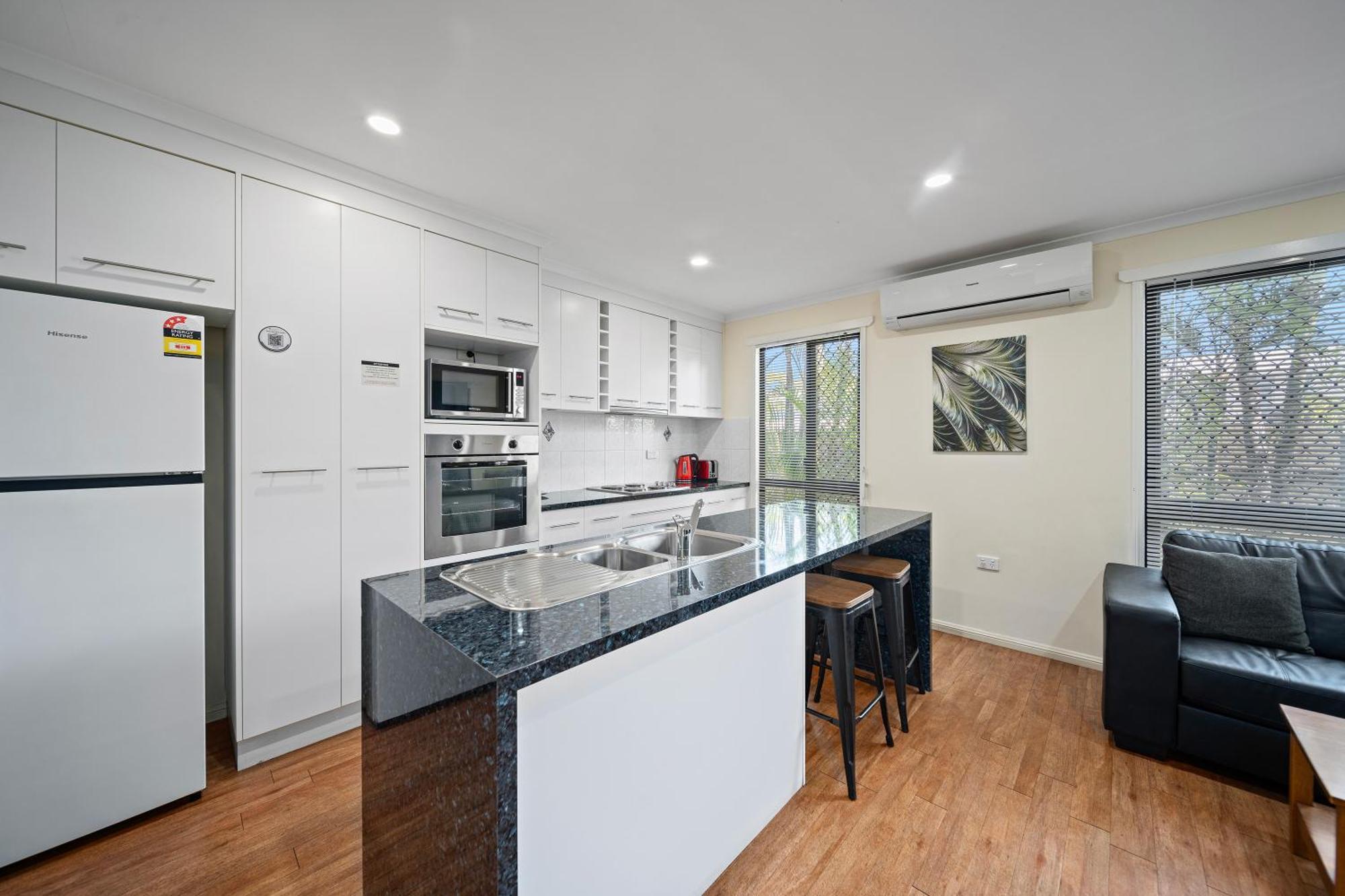 Emerald Motel Apartments Bagian luar foto