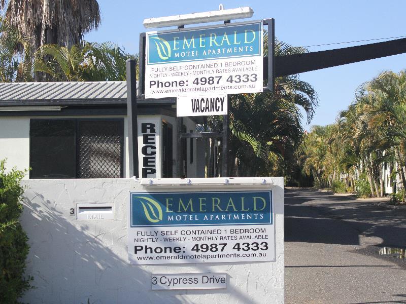 Emerald Motel Apartments Bagian luar foto
